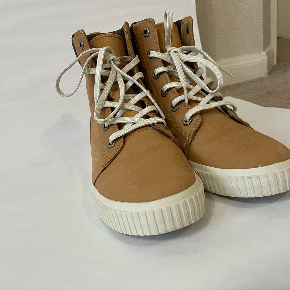Boots - Picture 3 of 4